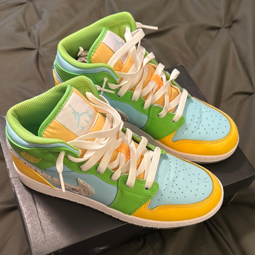 Green and Yellow High-Top Sneakers with Classic Silhouette